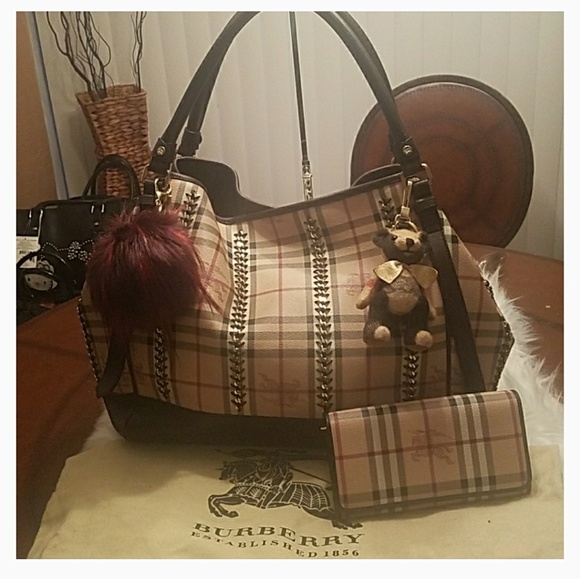 ๐๐ค๐RARE Burberry Lawrence Haymarket Bag๐๐ค๐ - Picture 2 of 8